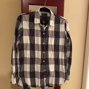 Gap, size L black and white button down